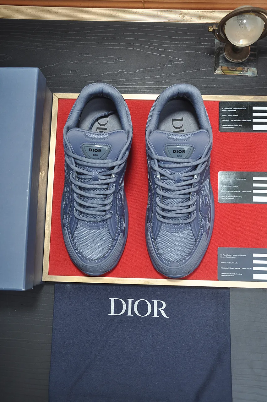 Men's men's shoes 💰: 540💶 (top original order) Brand: Dior (Dior) Standard code: Men's code 38-44 (45 customized) Grade: Same style as the official website Material: Top original cowhide stitched together Original wear-resistant and lightweight outsole Style category: Fashionable casual shoes Distinguished luxury brand elements top luxury Color: Real picture color